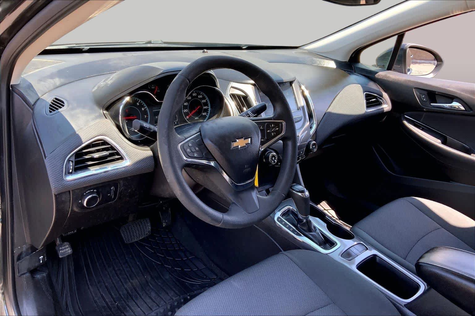 Used 2018 Graphite Metallic Chevrolet LT image 18
