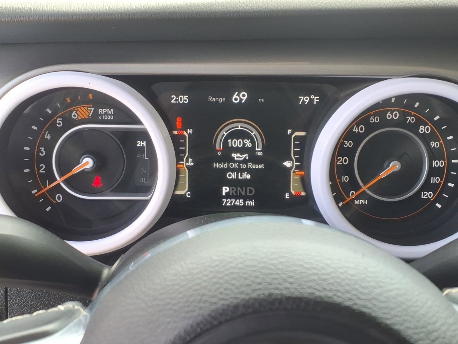 Used 2019 Bright White Clearcoat Jeep Sahara image 13