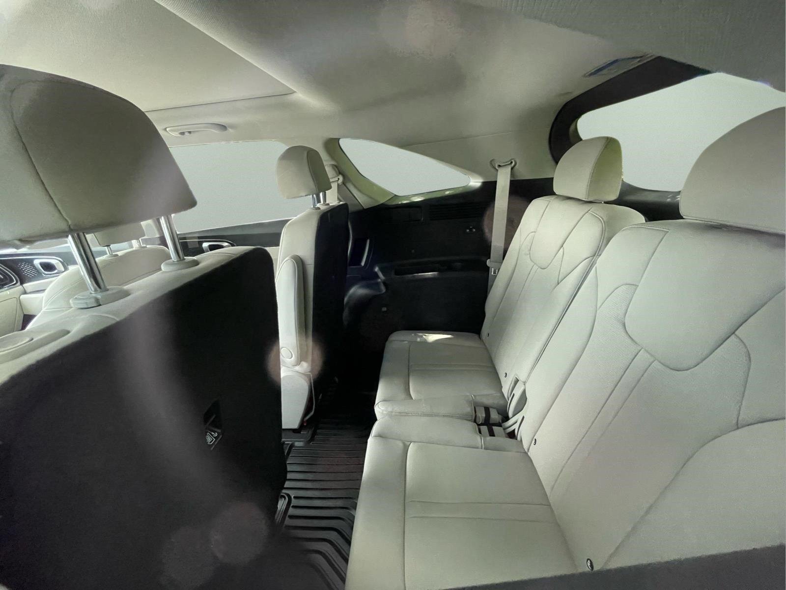 Used 2025 Snow White Pearl Kia EX image 25