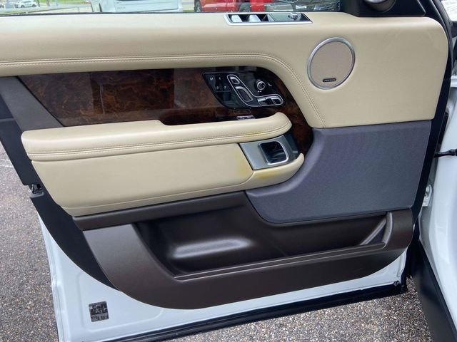 Used 2019 Fuji White Land Rover 5.0L V8 Supercharged image 13