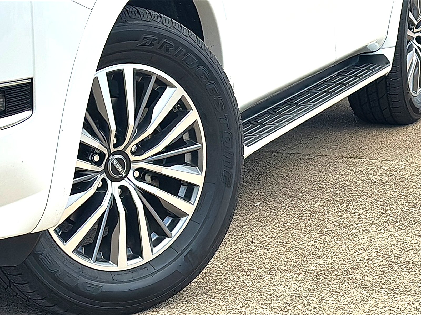 Used 2022 Aspen White TriCoat Pearl Nissan SL 2WD image 3