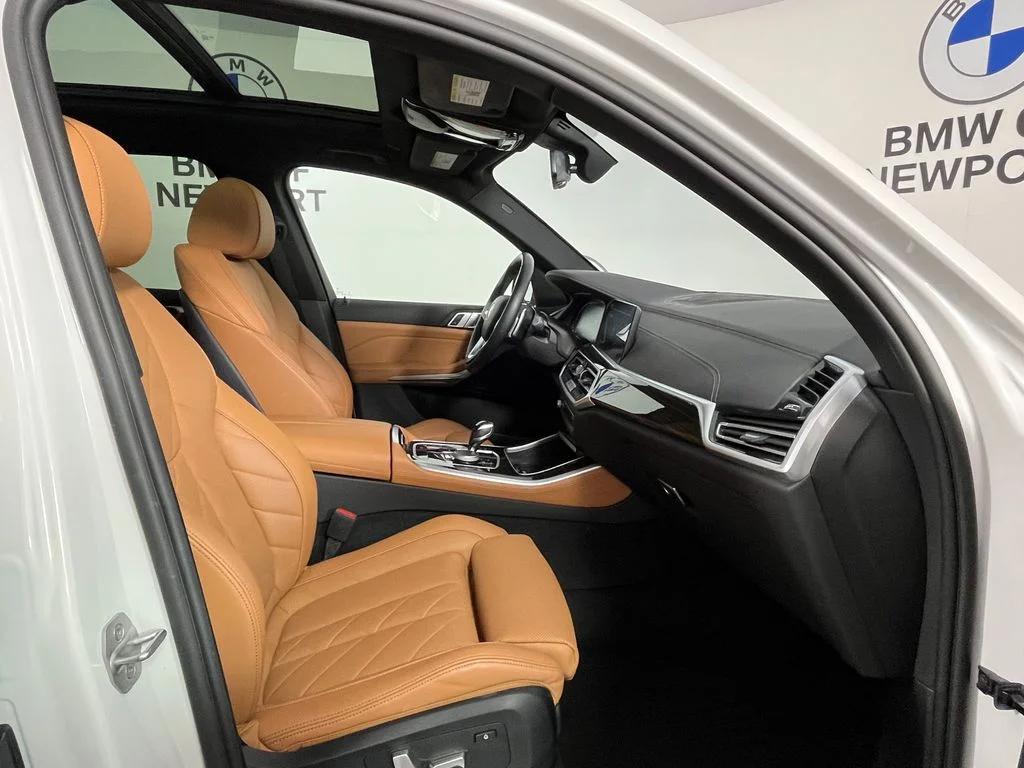 Used 2023 White BMW xDrive40i image 17