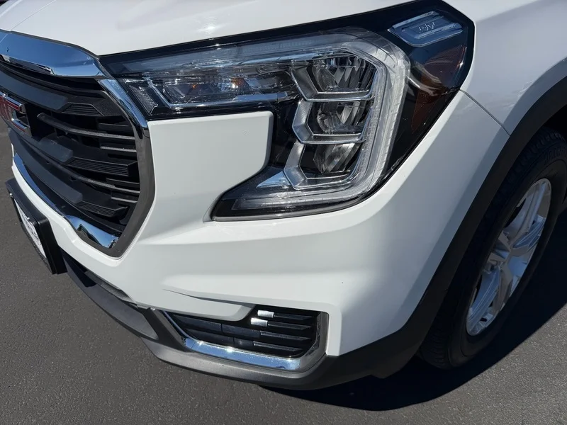Used 2023 SUMMIT WHITE GMC SLE image 26