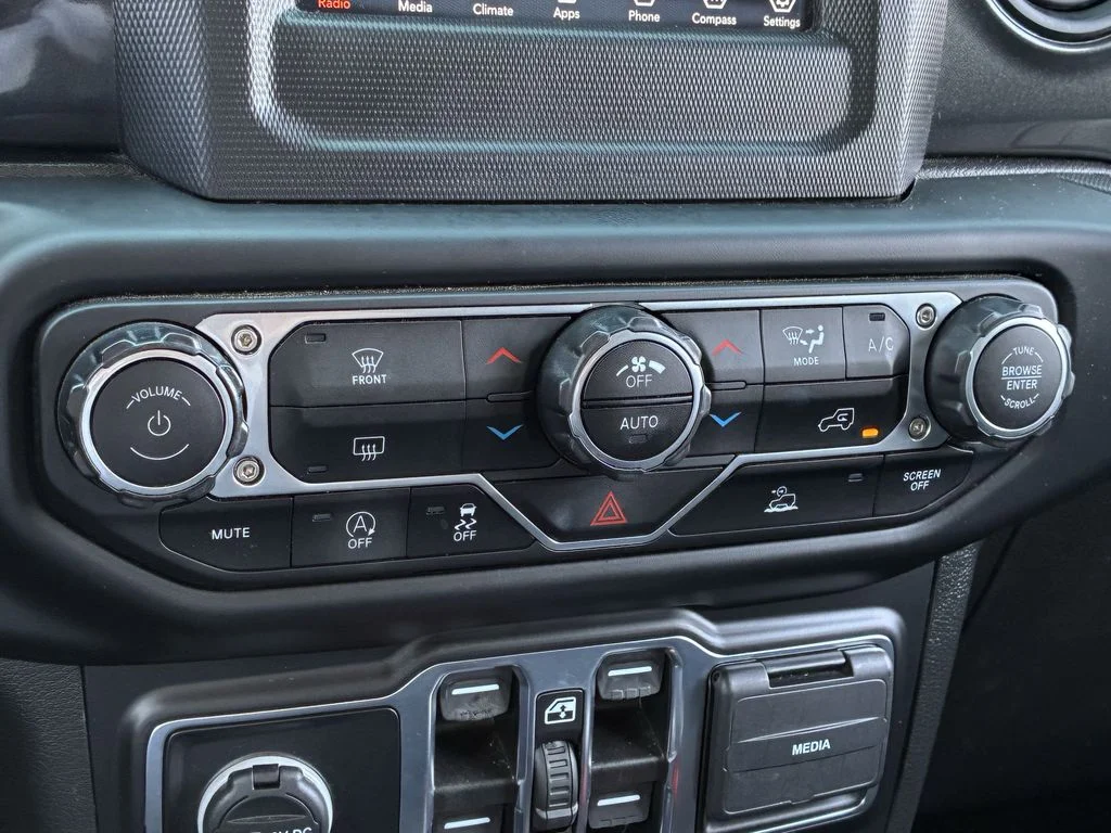 Used 2022 Black Jeep Unlimited Sport Altitude image 25