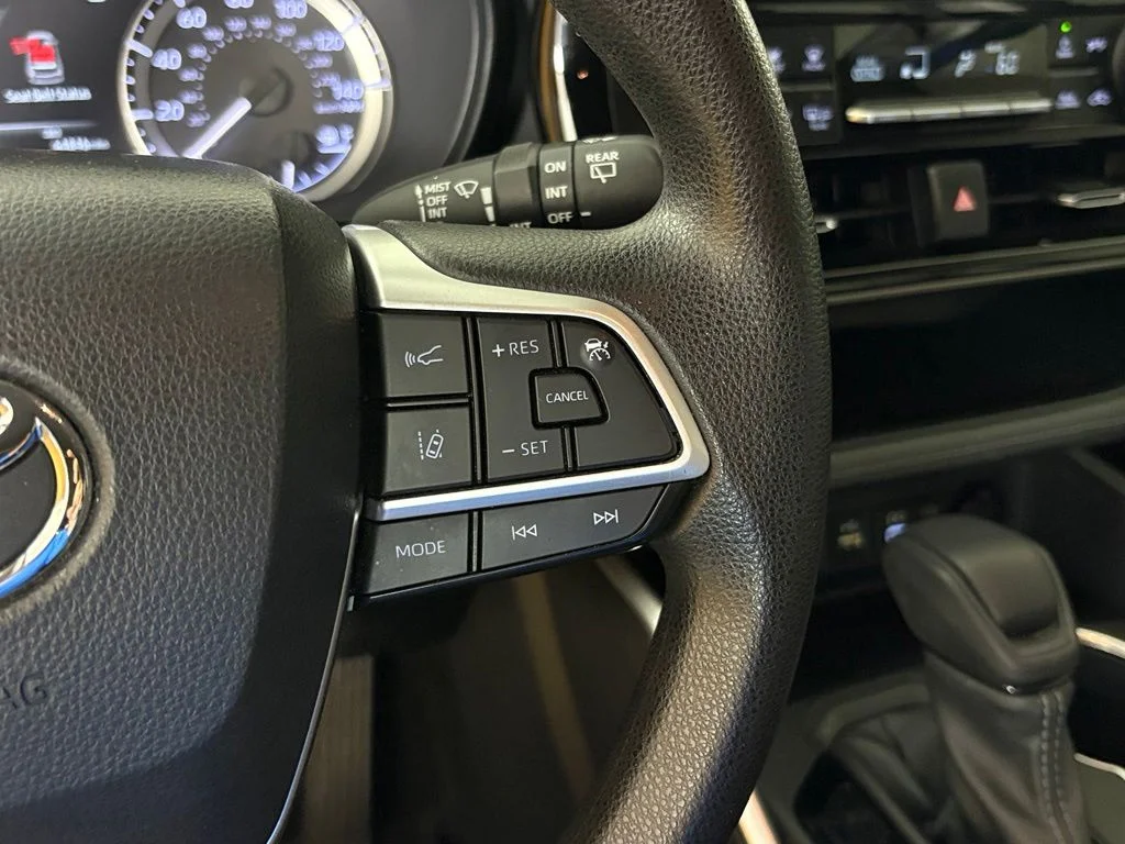 Used 2023 Black Toyota L image 21