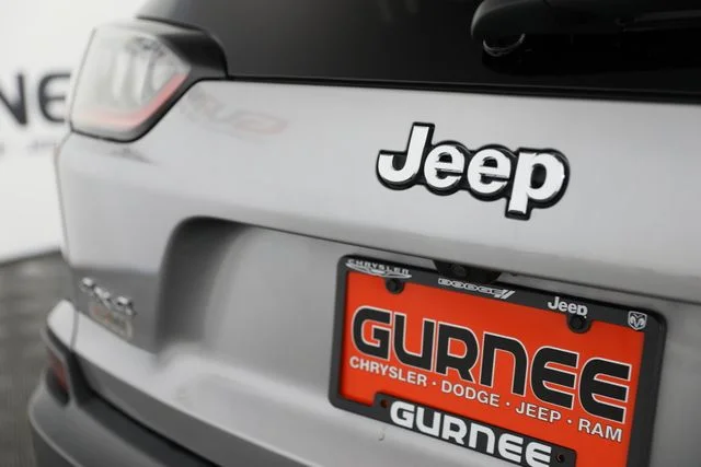 Used 2020 Silver Jeep Latitude image 16