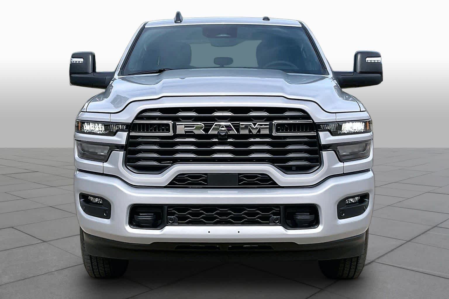 New 2027 Silver-Zynith Exterior Paint RAM Big Horn image 3