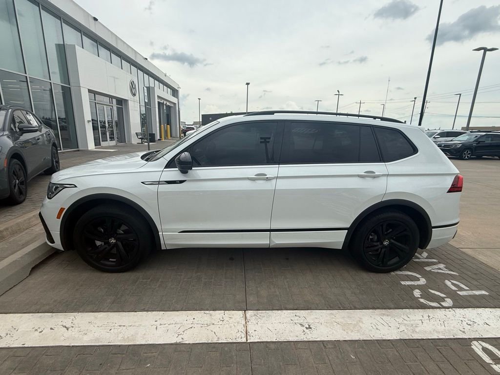 2024 Volkswagen Tiguan 2.0T SE R-Line Black 4Motion's photo