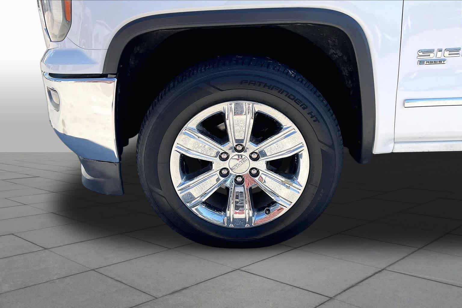 Used 2018 Summit White GMC SLT image 11