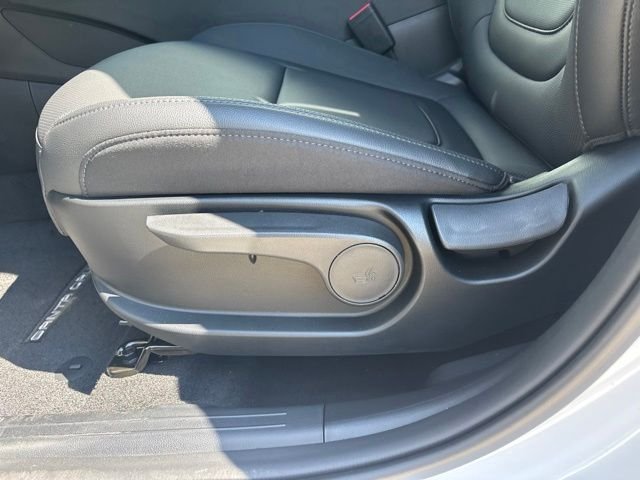 New 2027 Atlas White Hyundai SE image 13