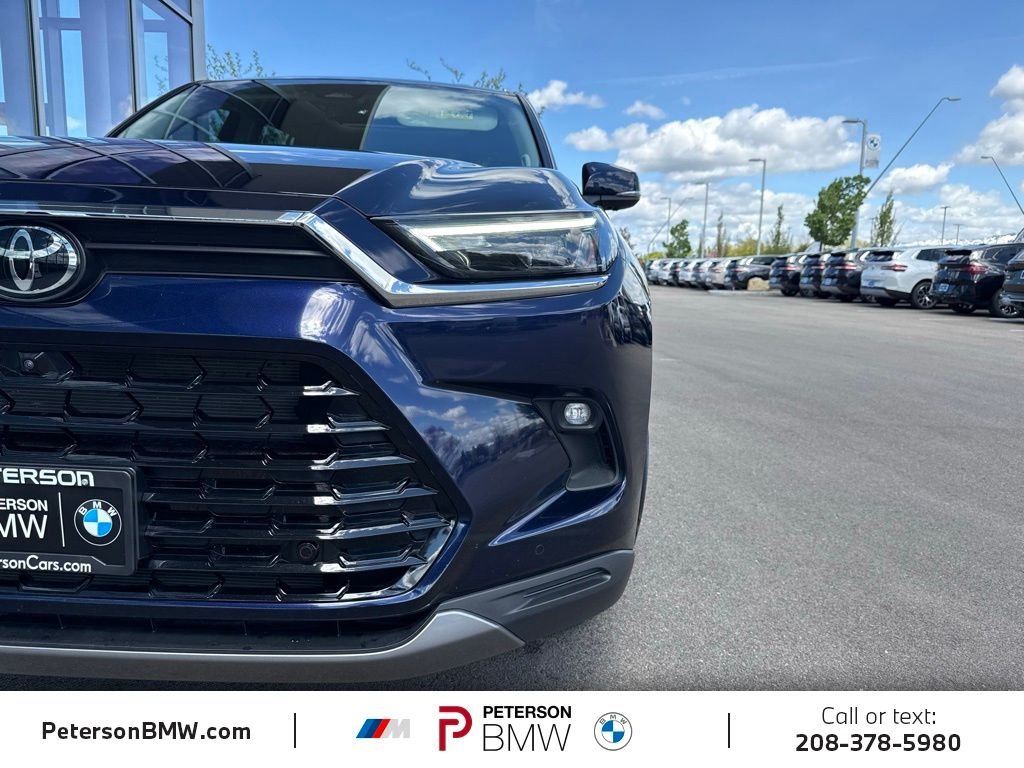 Used 2025  Toyota Limited image 33