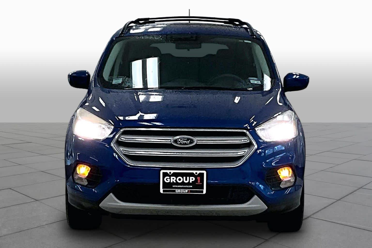 Used 2018 Lightning Blue Metallic Ford SE image 3