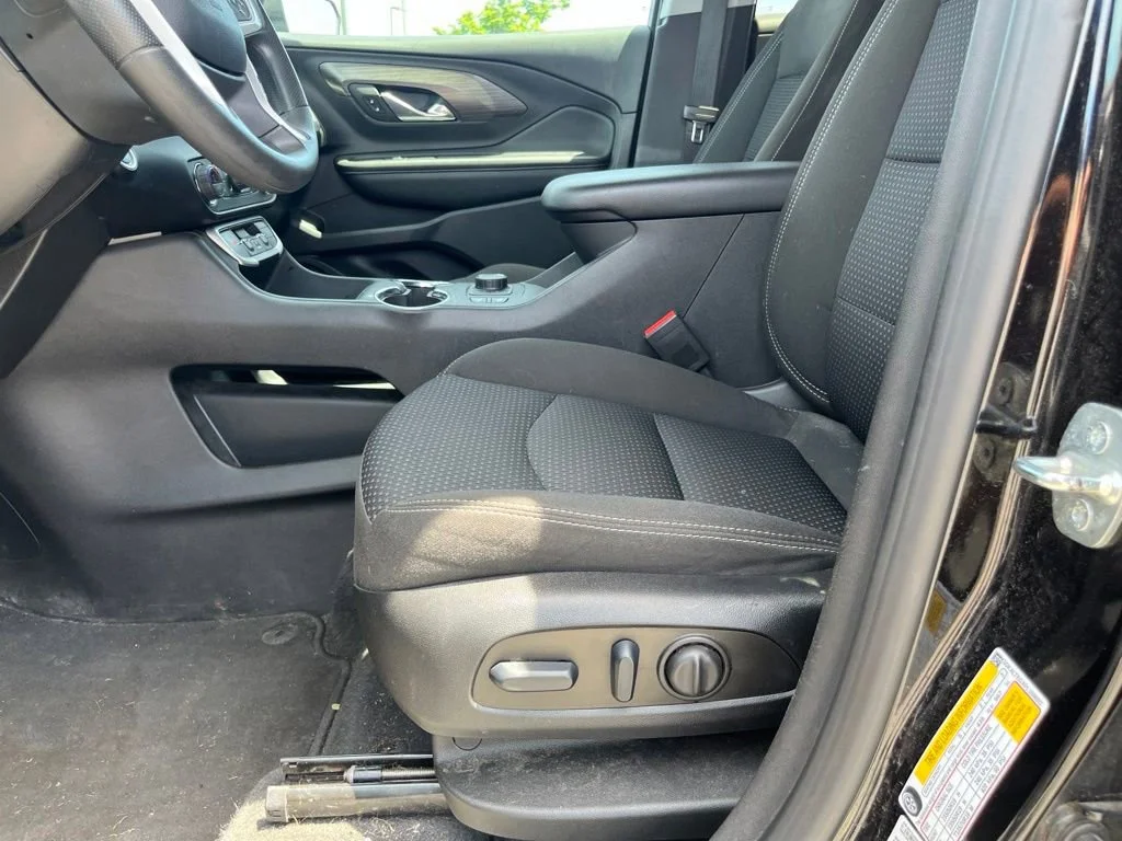 Used 2023 Ebony Twilight Metallic GMC SLE image 19