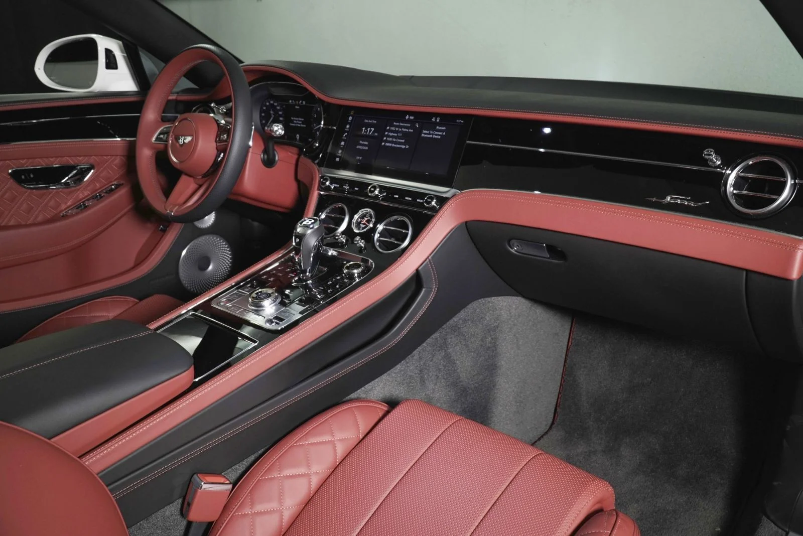 Used 2022 White Bentley  image 2