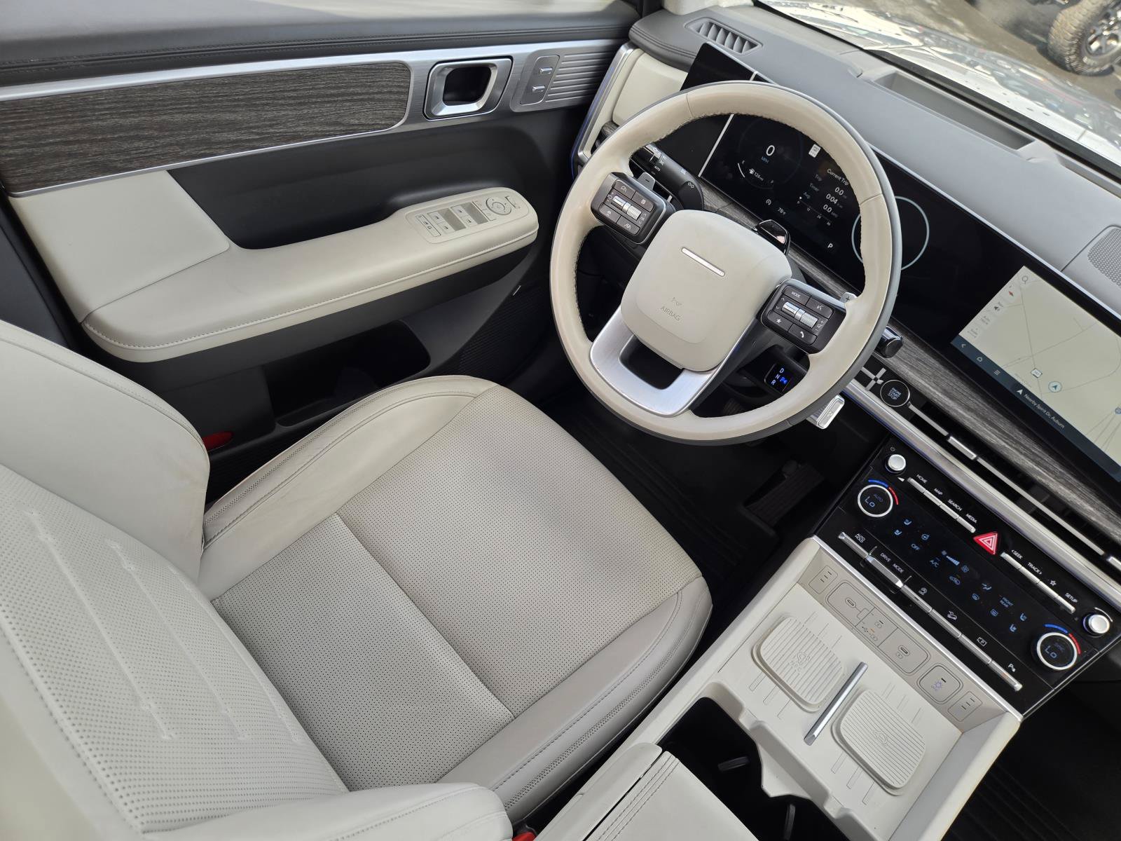 Used 2024 Shimmering Silver Pearl Hyundai Calligraphy image 19