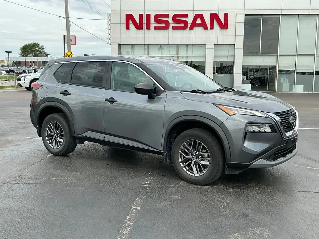 Used 2023 Gray Nissan S image 1