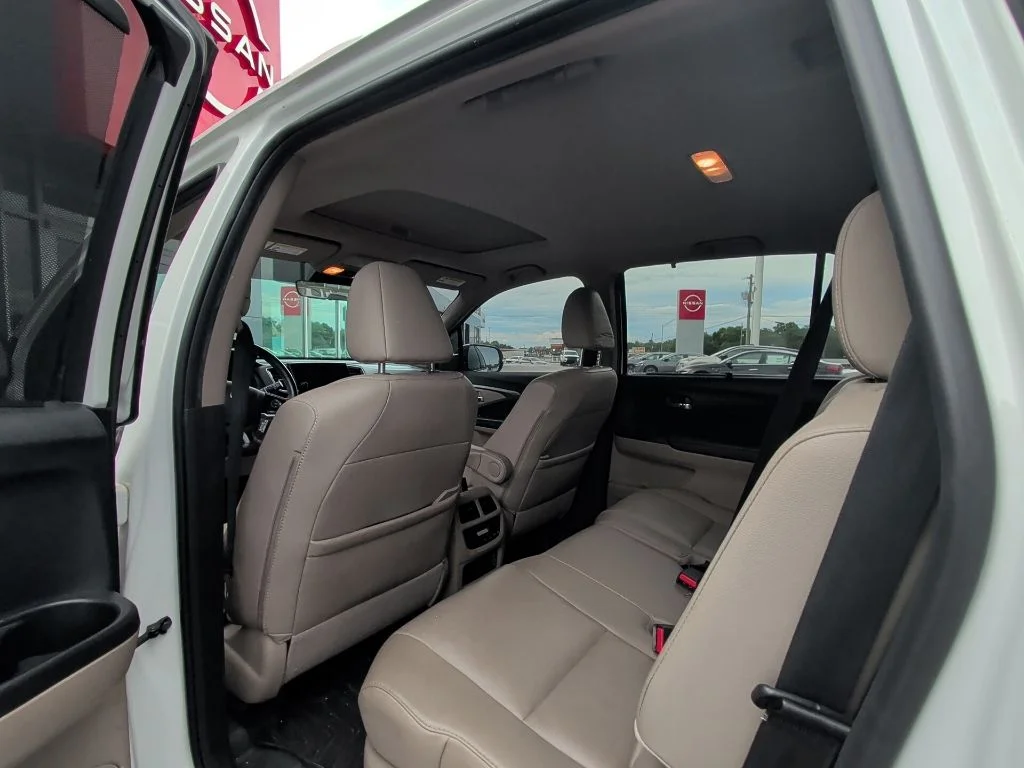 Used 2021 White Honda EX-L image 9