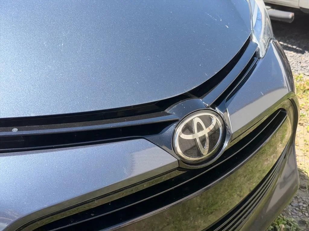 Used 2018 Gray Toyota LE image 34
