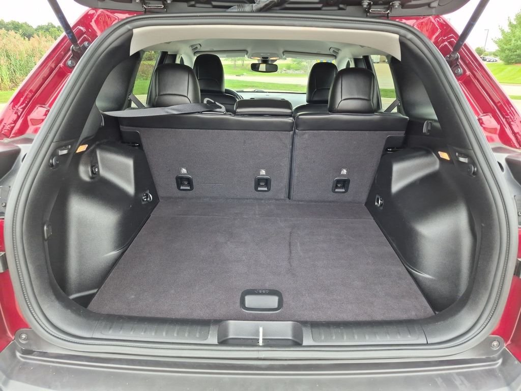 Used 2021 Red Jeep Latitude Lux image 25