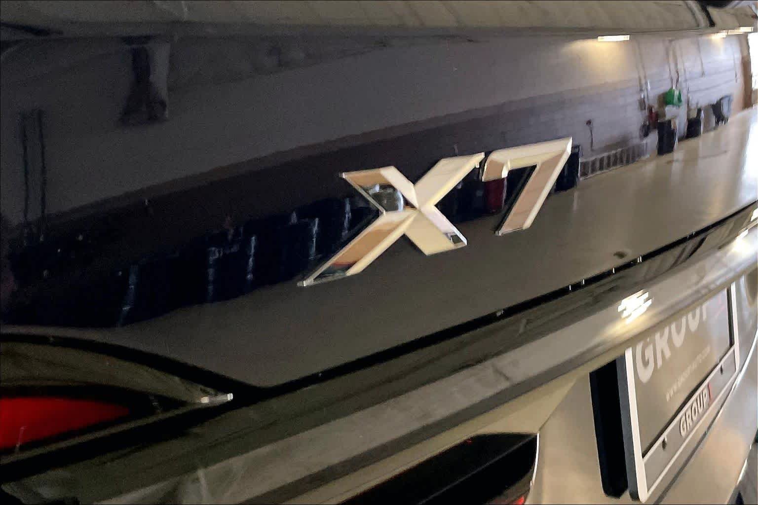 New 2027 Tanzanite Blue II Metallic BMW xDrive40i image 15