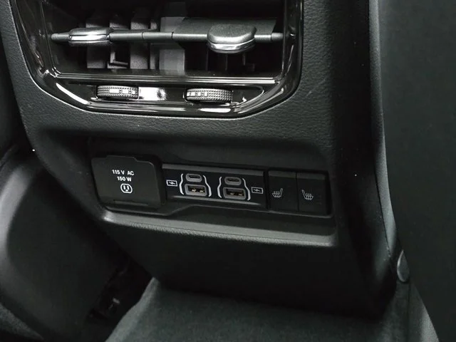 New 2025 Diamond Black Crystal Pearlcoat Jeep Limited image 36