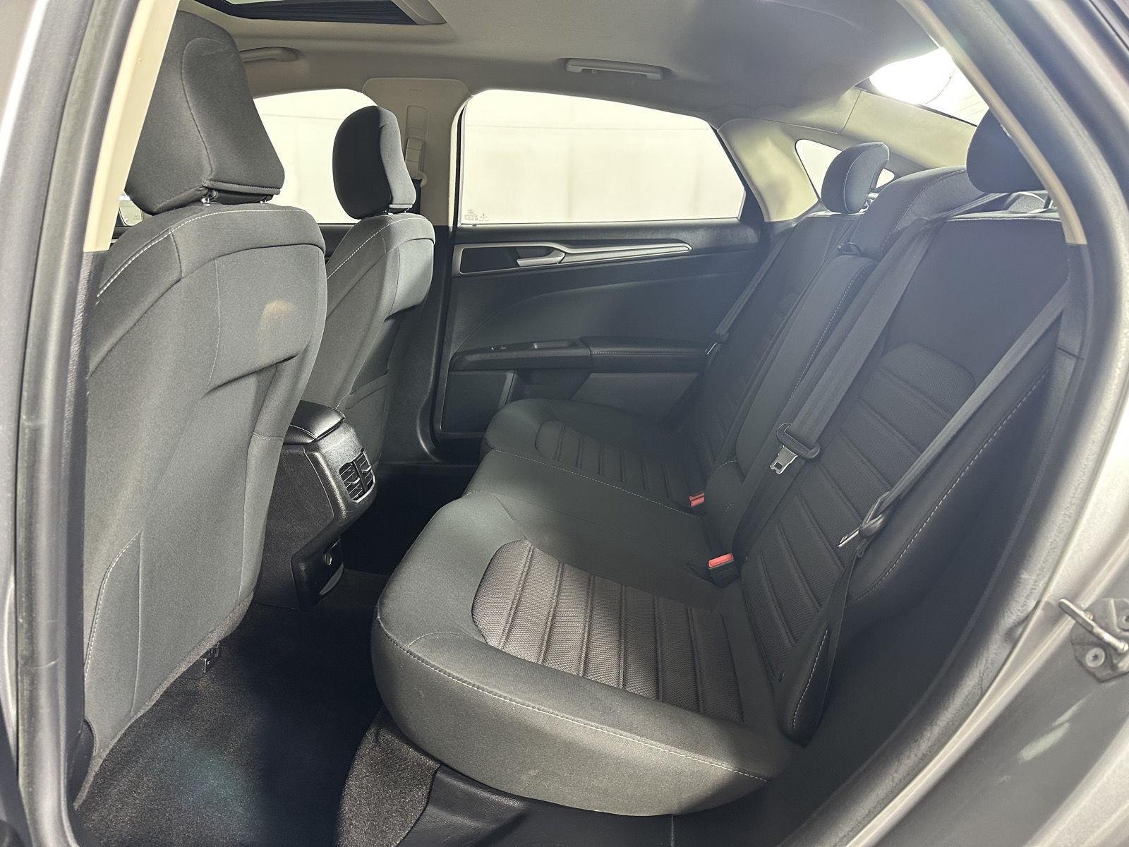 Used 2020 Iconic Silver Ford SE image 19