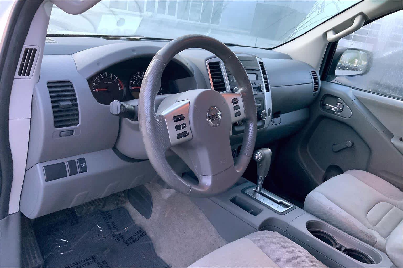 Used 2015 Glacier White Nissan S image 15