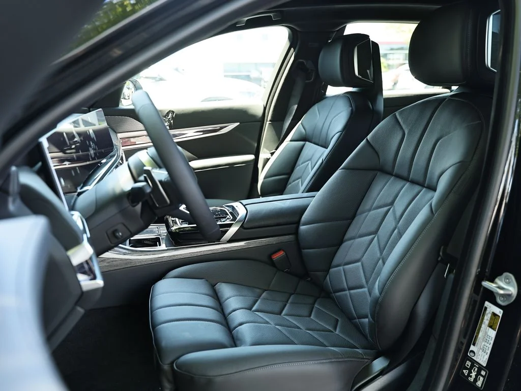 New 2026 Black Sapphire Metallic BMW 760i xDrive image 21
