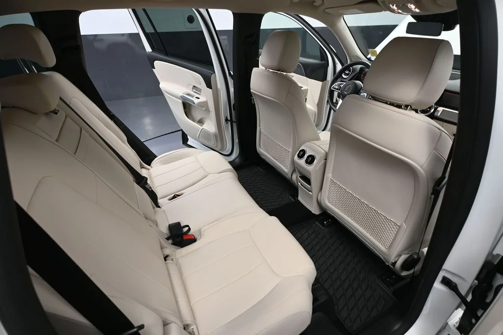 Used 2022 White Mercedes-Benz 300 image 43