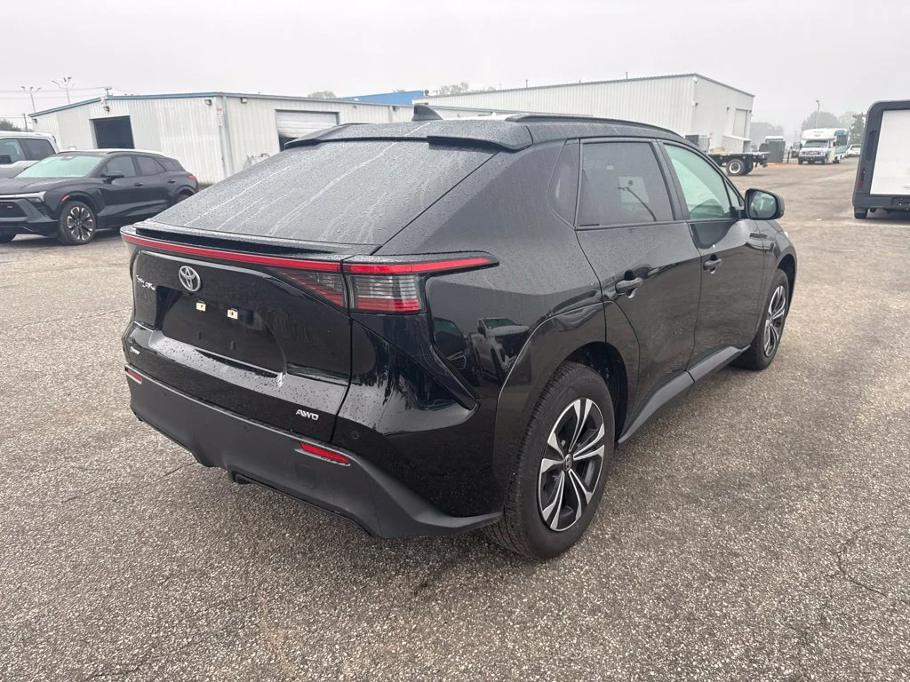 Used 2024 Black Toyota XLE image 5