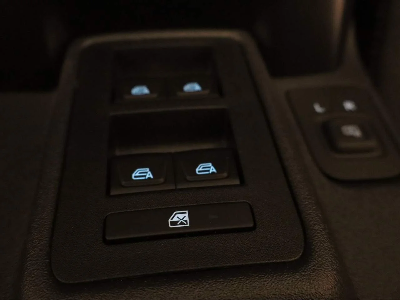 New 2026 Velocity Blue Metallic Ford Badlands® image 11