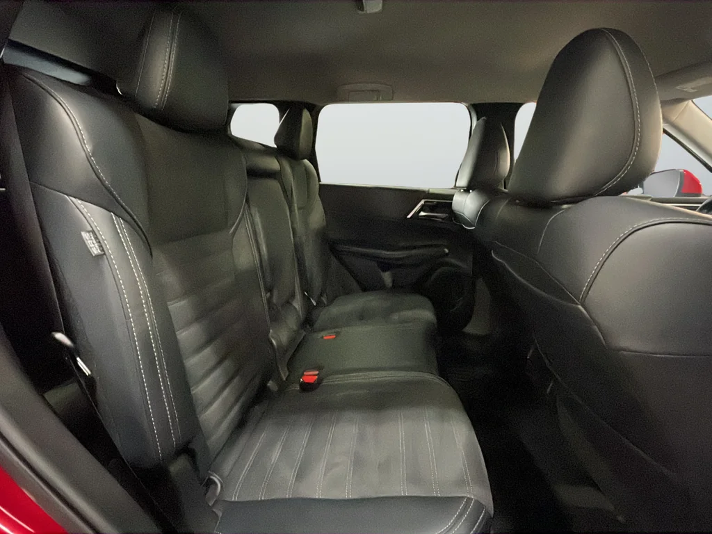 Used 2024 Red Mitsubishi SE image 25