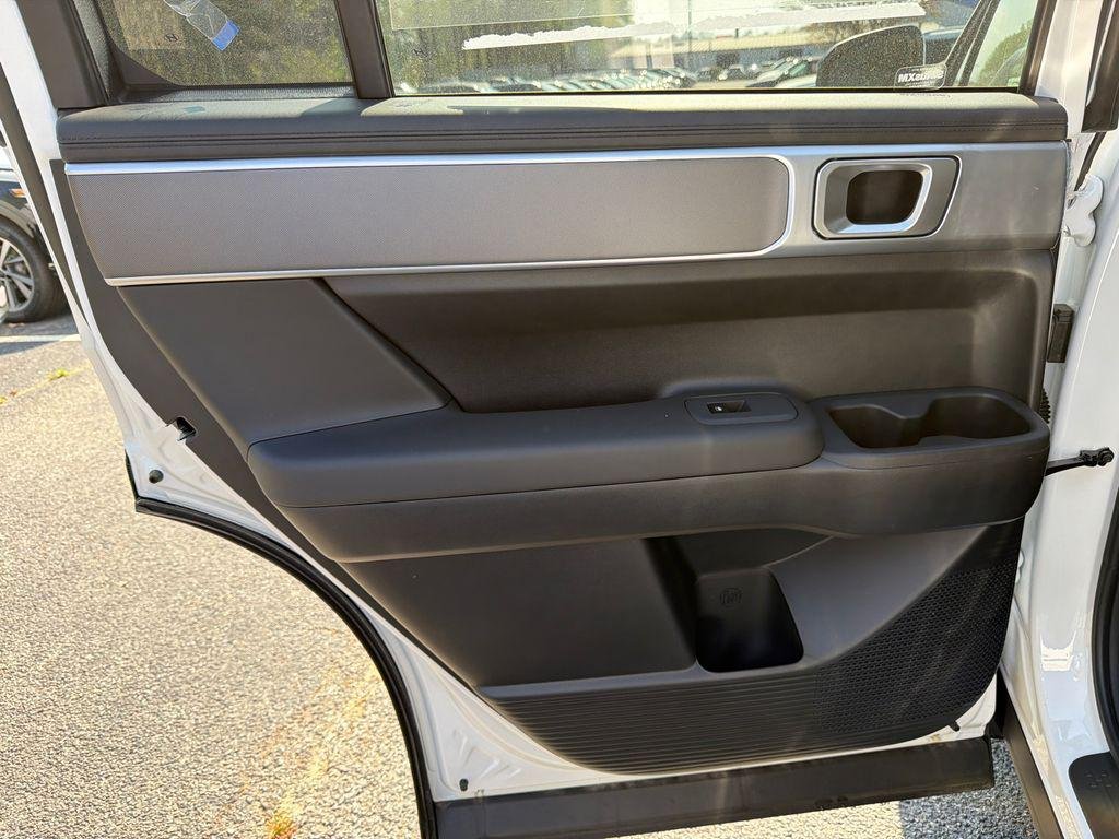 New 2026 White Hyundai SE image 22