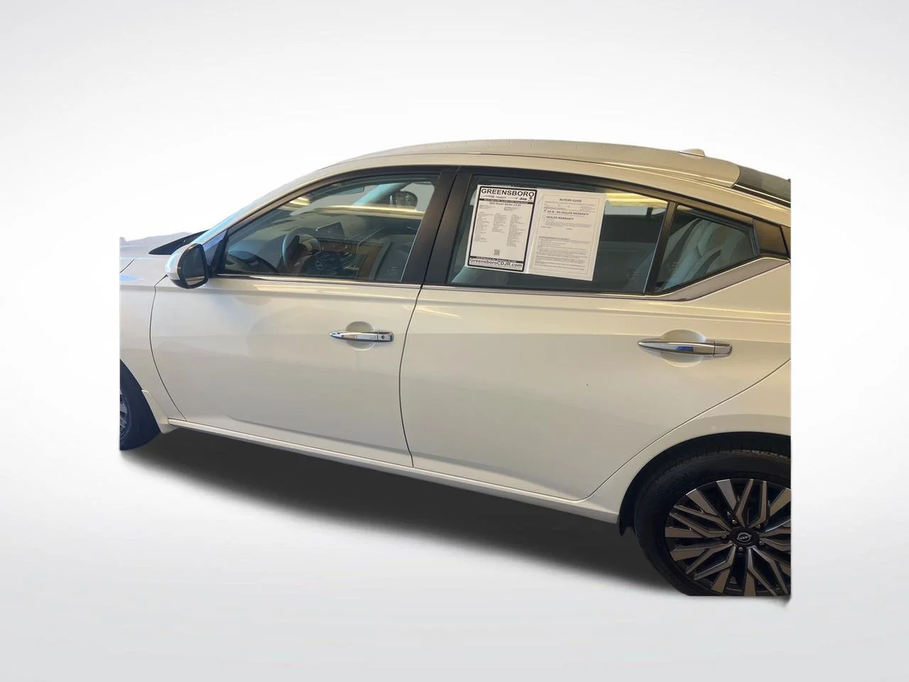 Used 2023 White Nissan 2.5 SV image 2