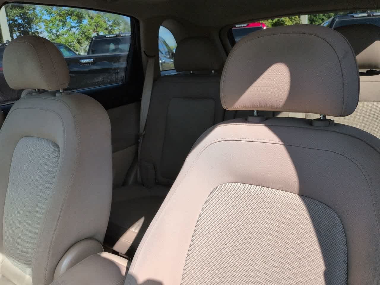 Used 2009 Ruby Red Saturn I4 image 8
