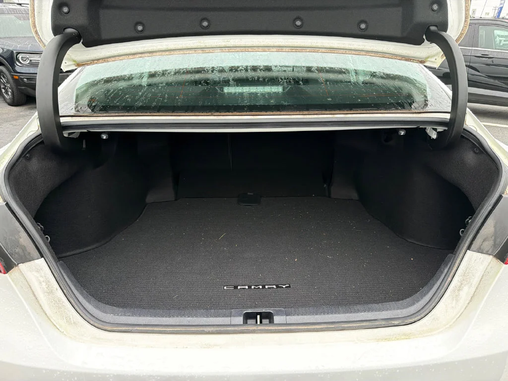 Used 2022 White Toyota SE Nightshade image 18