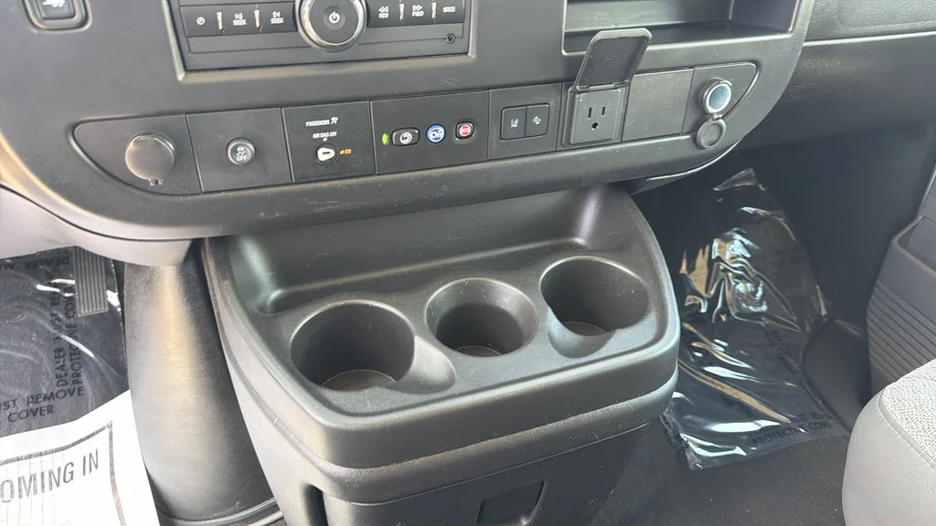 Used 2025 Summit White Chevrolet 1LT image 23