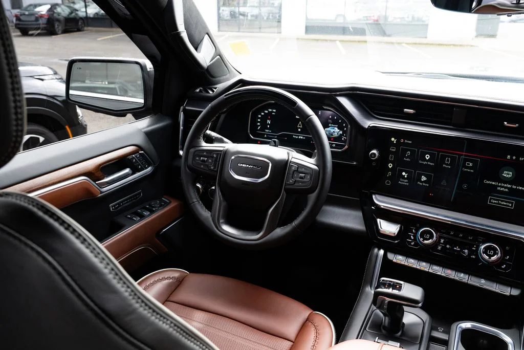 Used 2025 Black GMC Denali Ultimate image 9