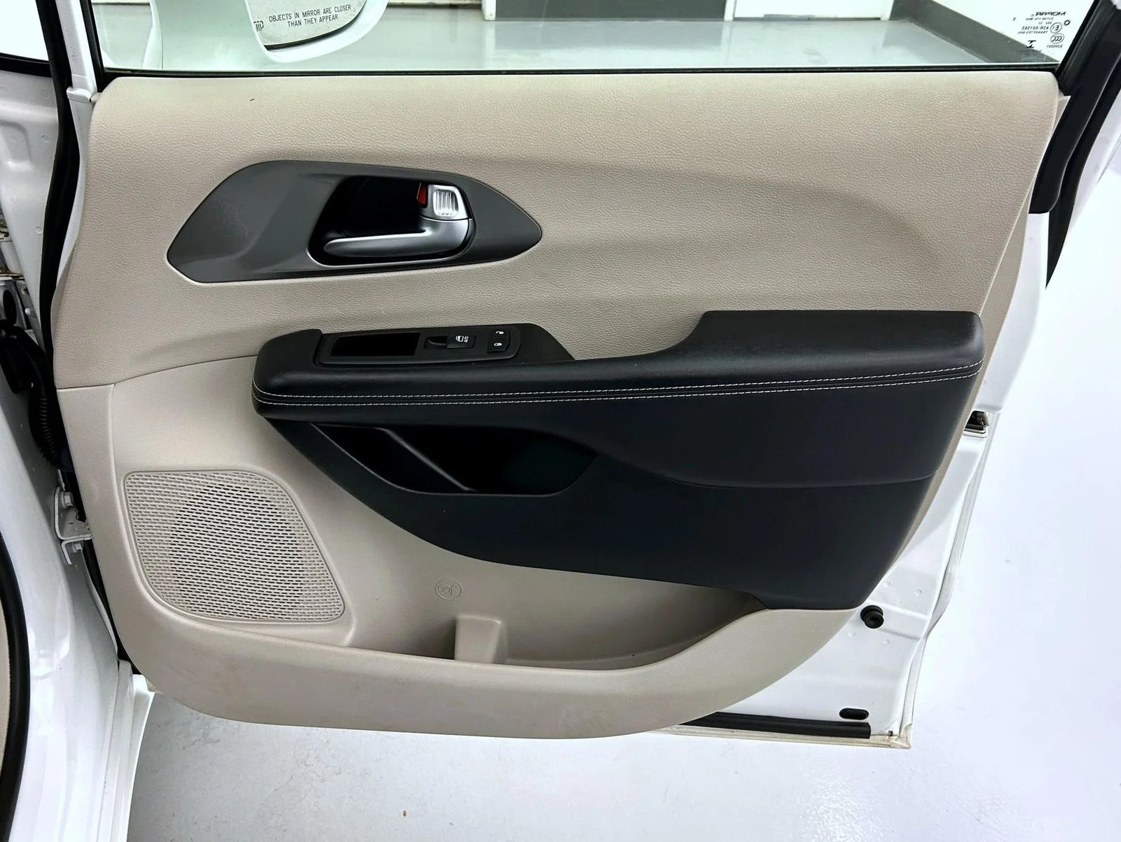 Used 2022 White Chrysler Touring L image 16