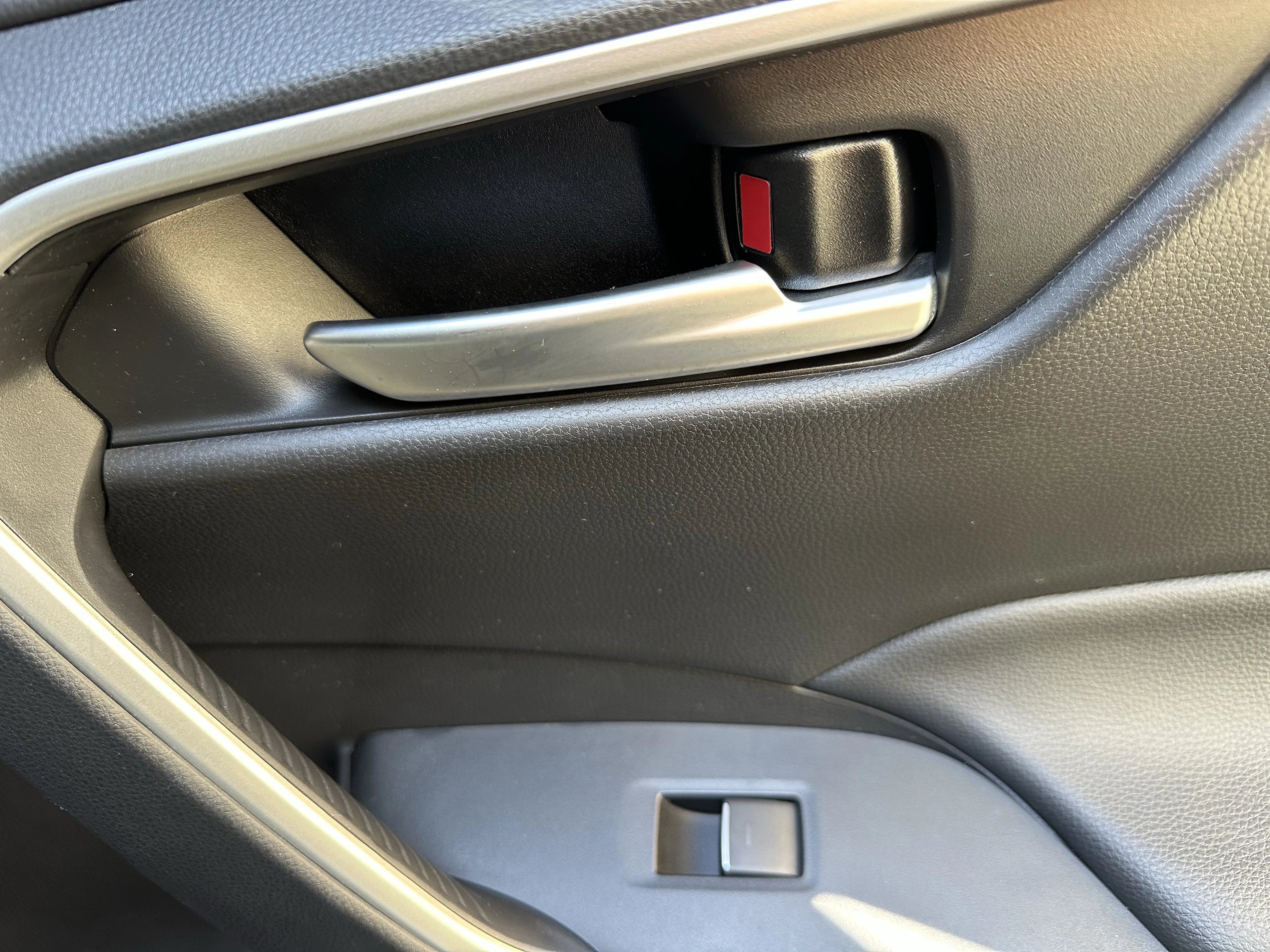 Certified Used 2025  Toyota Hybrid XLE image 20