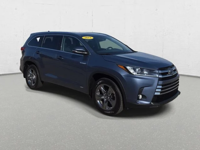 Used 2018 Shoreline Mist Toyota Limited Platinum image 3