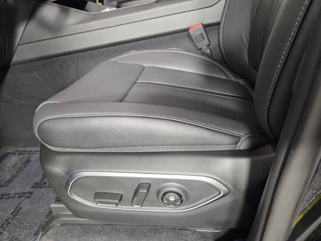 New 2026 High Gloss Black Exterior Paint Jeep Limited Altitude image 13