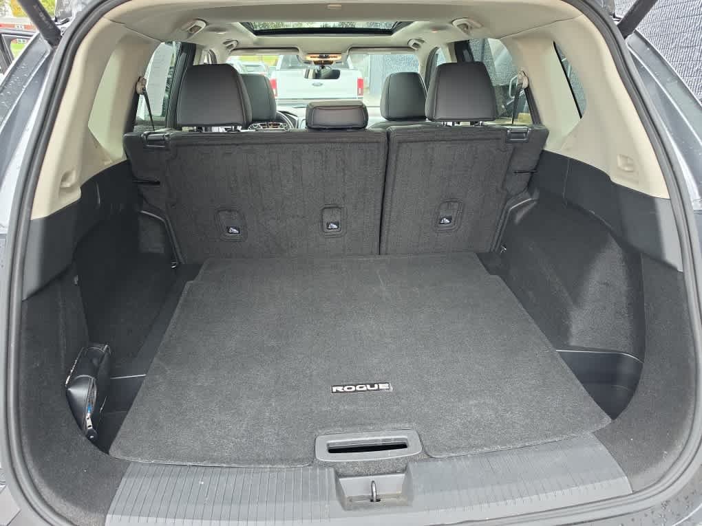 Used 2023 Gun Metallic Nissan SV image 20
