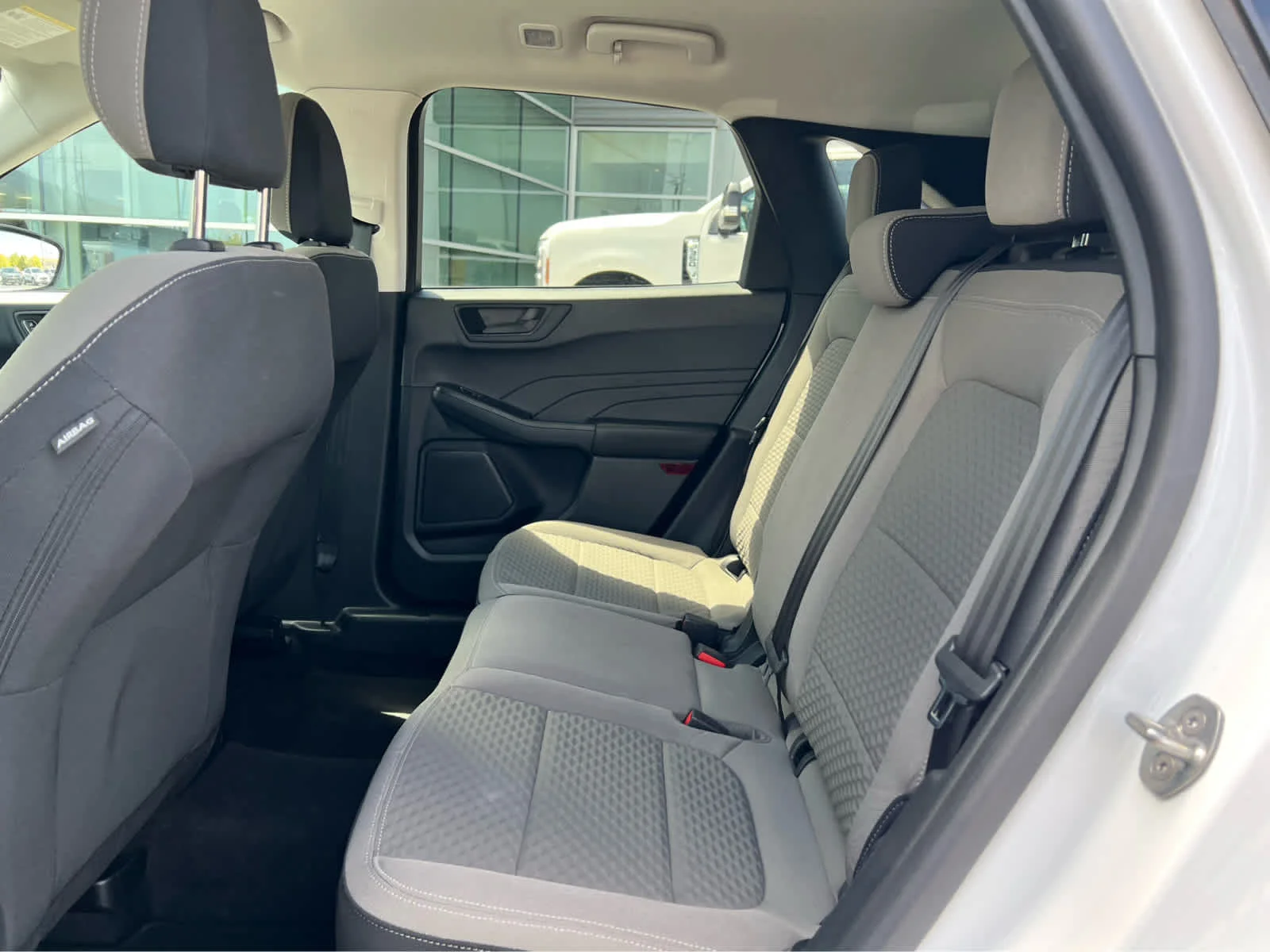 Certified Used 2022 Oxford White Ford SE image 26