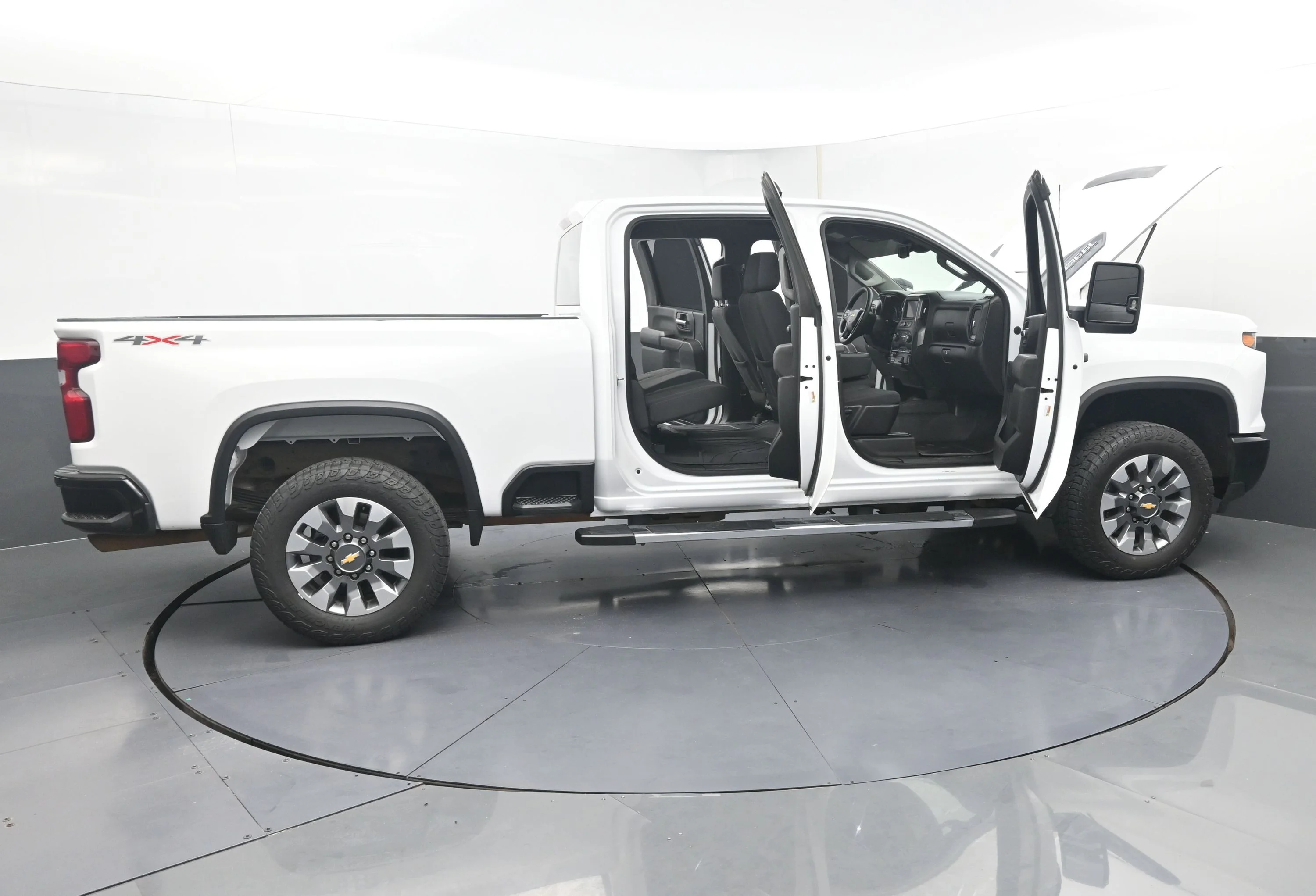 Used 2024 Summit White Chevrolet Custom image 21