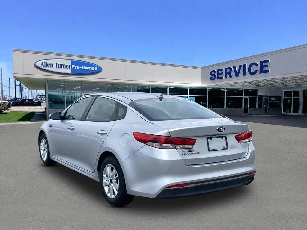 Used 2017 Sparkling Silver Kia LX image 6