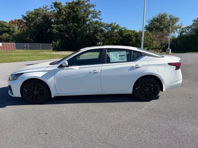 New 2026 Pearl White Nissan 2.5 SV image 5