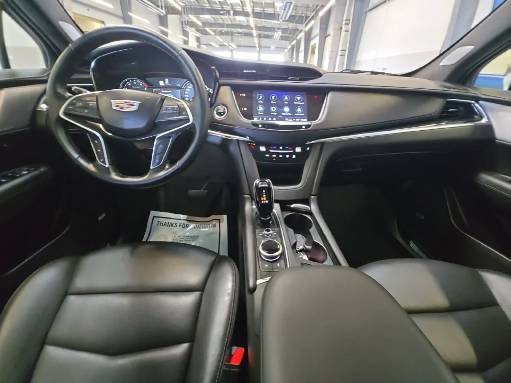 Used 2025 Crystal White Tricoat Cadillac Premium Luxury image 27
