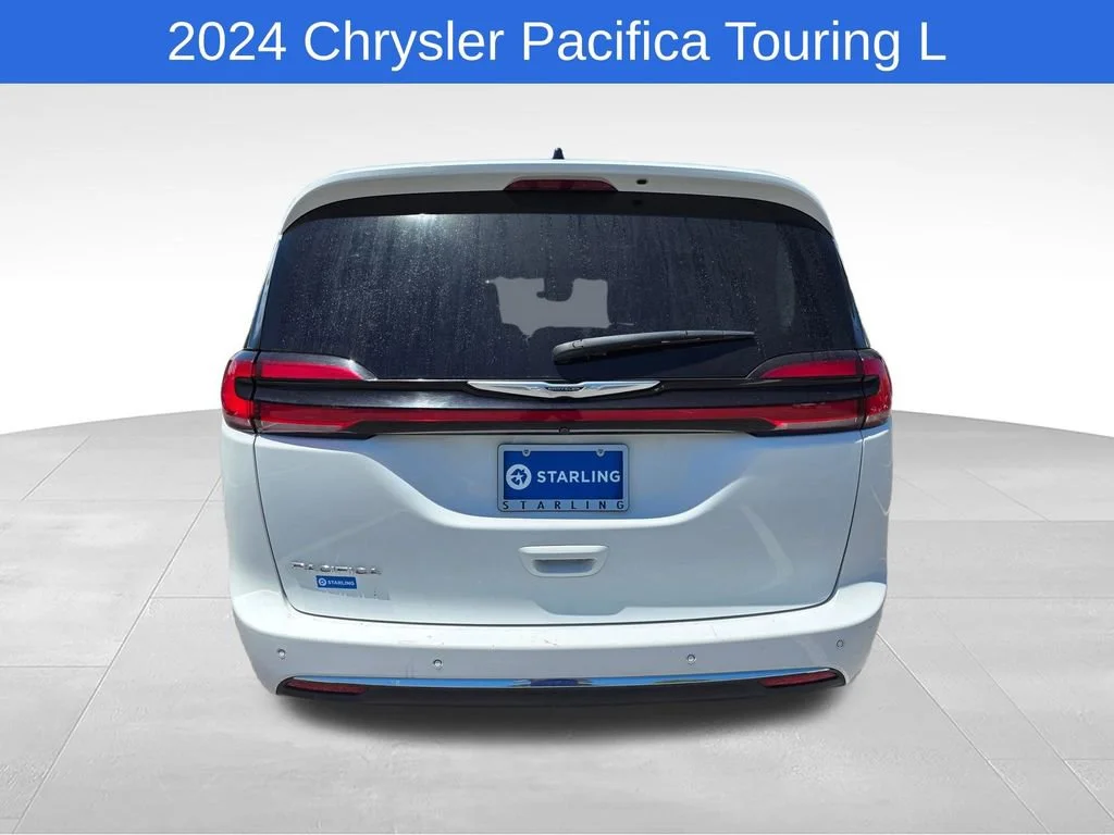 Used 2024  Chrysler Touring L image 8