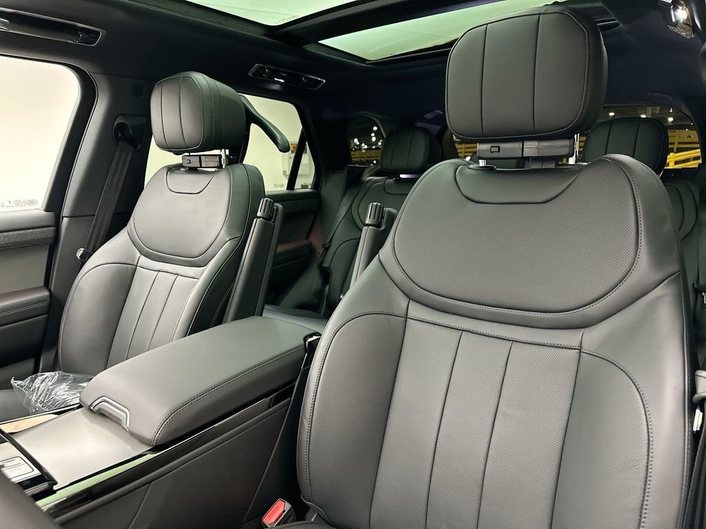 New 2026 Borasco Grey Metallic Land Rover SE image 10